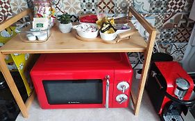 Quiet And Cozy 2 Bedroom Flat With Free Parking Included